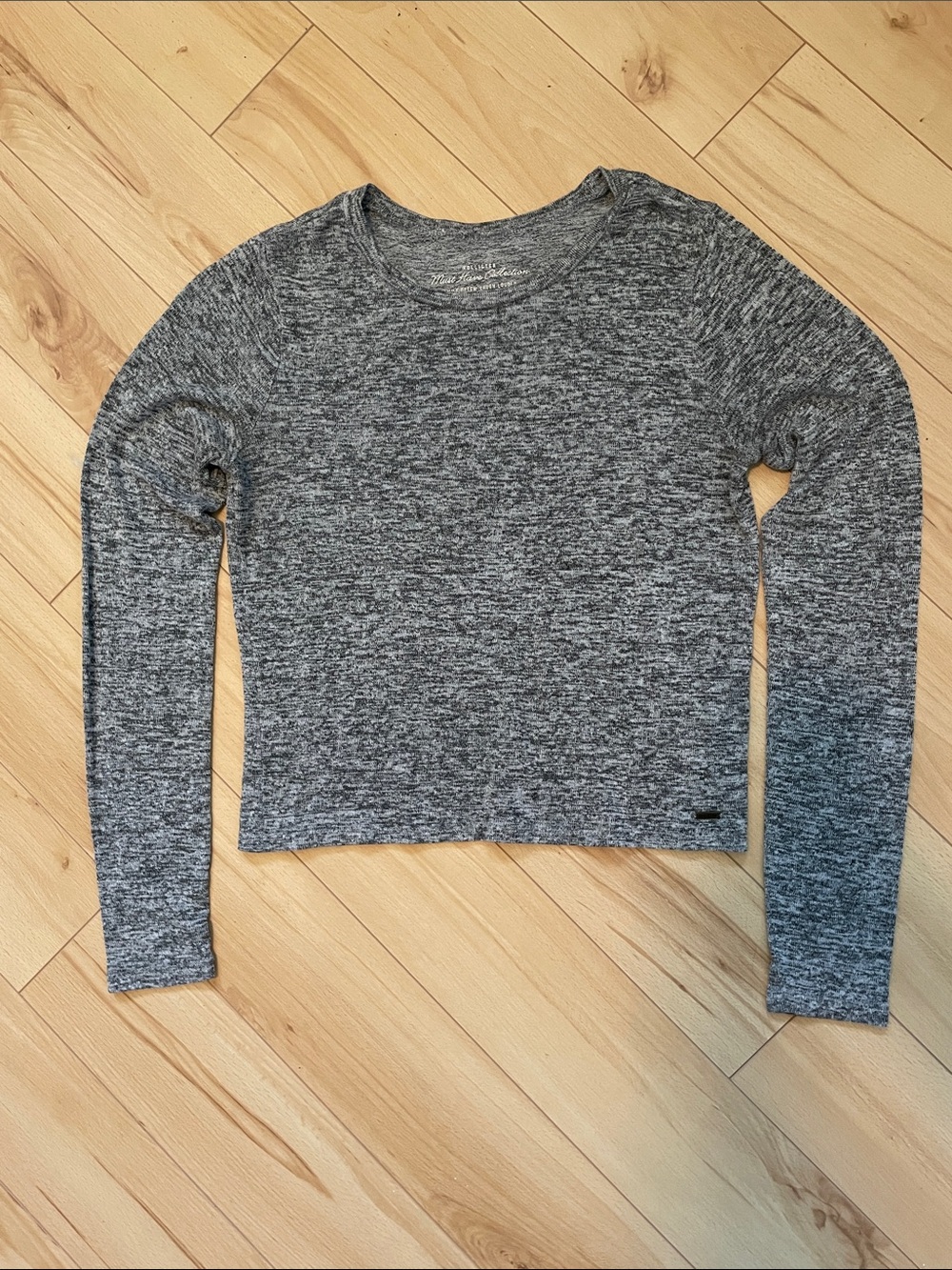 Hollister Heather Gray Long Sleeve Women's Cropped Knit Sweater
